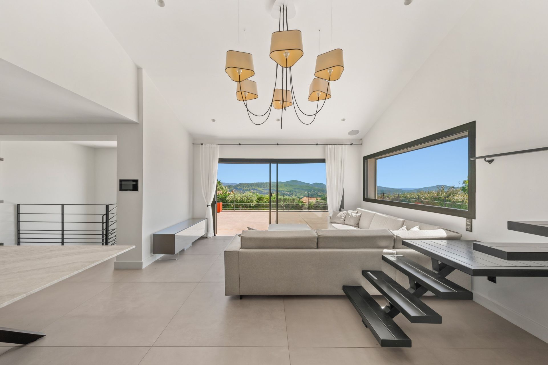 luxury house 9 Rooms for sale on LA CADIERE D AZUR (83740)