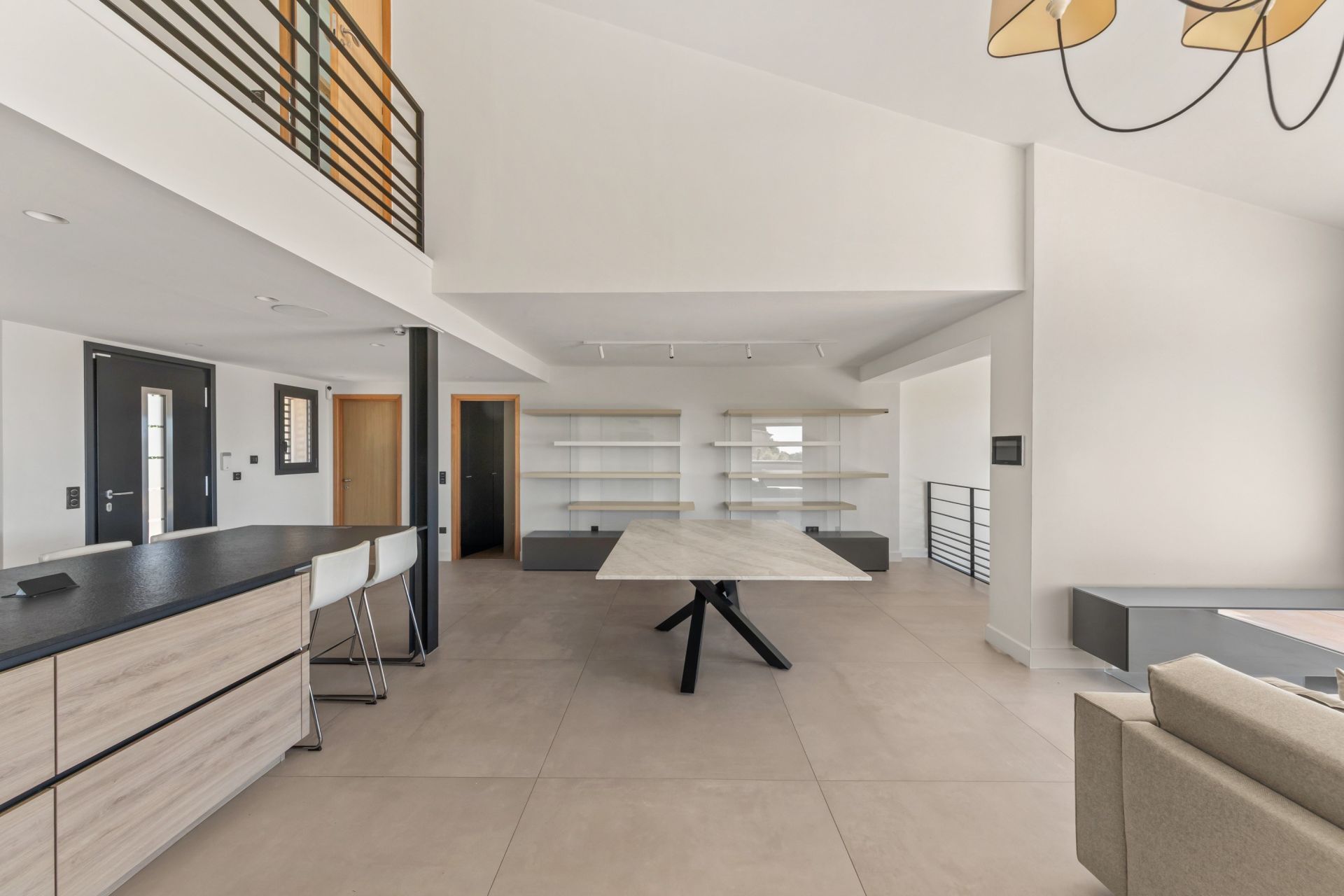 luxury house 9 Rooms for sale on LA CADIERE D AZUR (83740)