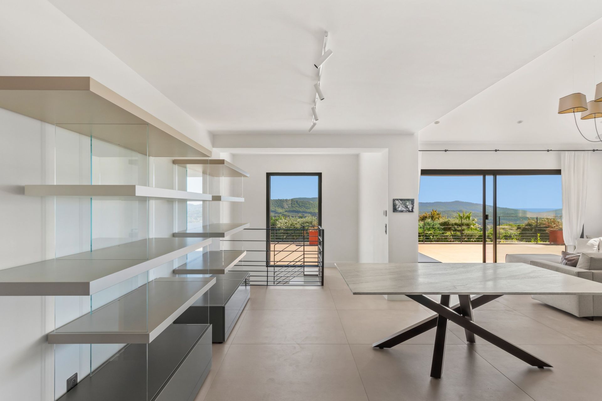 luxury house 9 Rooms for sale on LA CADIERE D AZUR (83740)