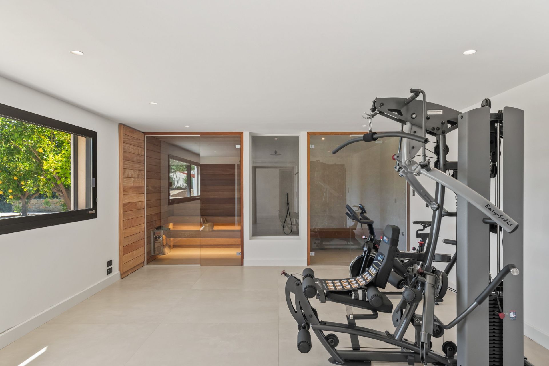 luxury house 9 Rooms for sale on LA CADIERE D AZUR (83740)