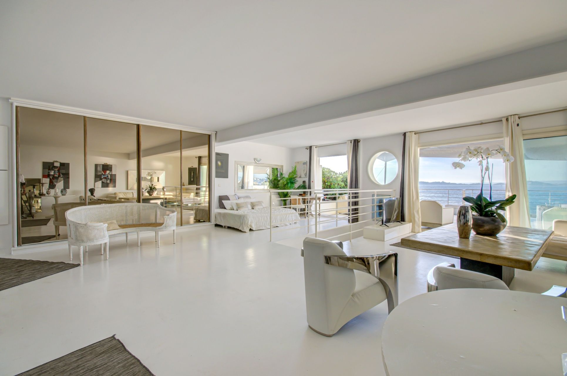 luxury duplex 3 Rooms for sale on MARSEILLE (13008)