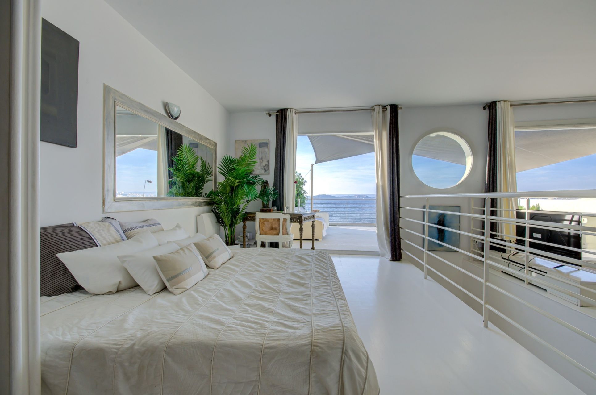 luxury duplex 3 Rooms for sale on MARSEILLE (13008)