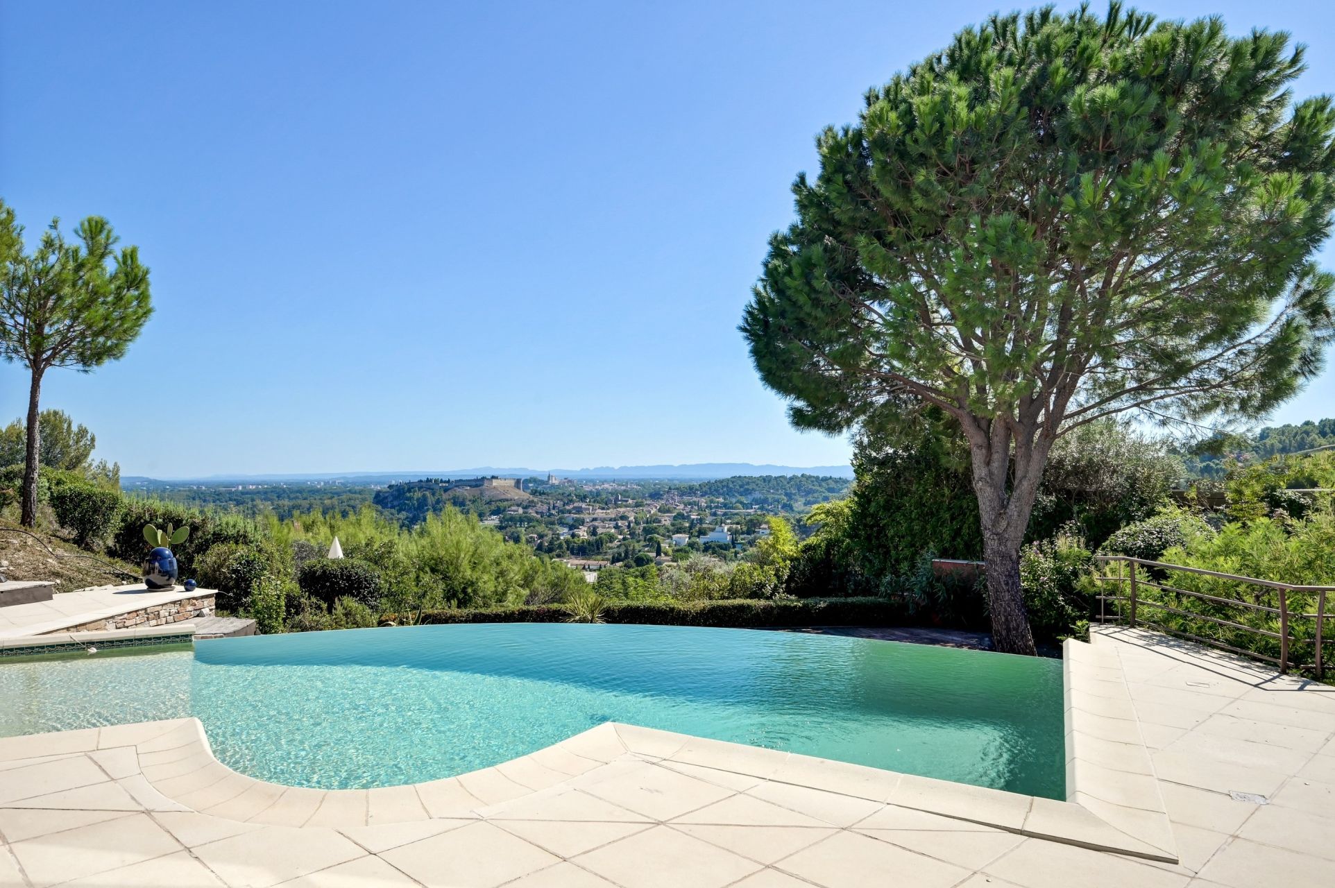 luxury house 6 Rooms for sale on VILLENEUVE LES AVIGNON (30400)
