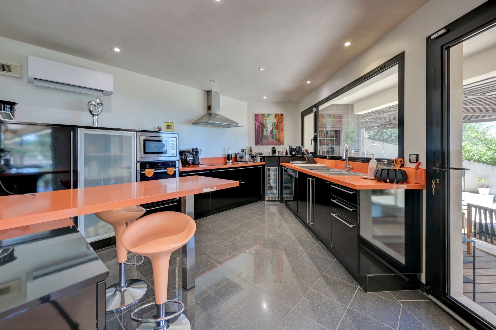 luxury house 6 Rooms for sale on VILLENEUVE LES AVIGNON (30400)