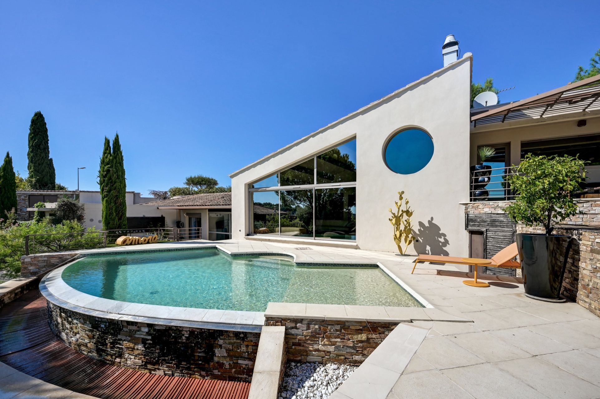 luxury house 6 Rooms for sale on VILLENEUVE LES AVIGNON (30400)