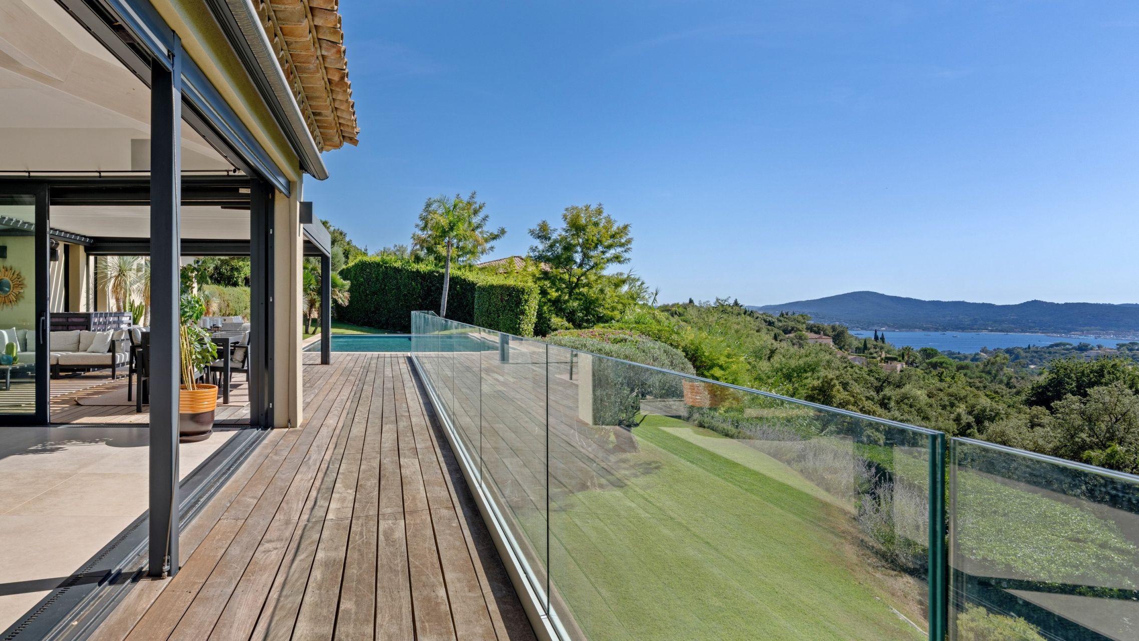 contemporary house 9 Rooms for sale on GRIMAUD (83310)