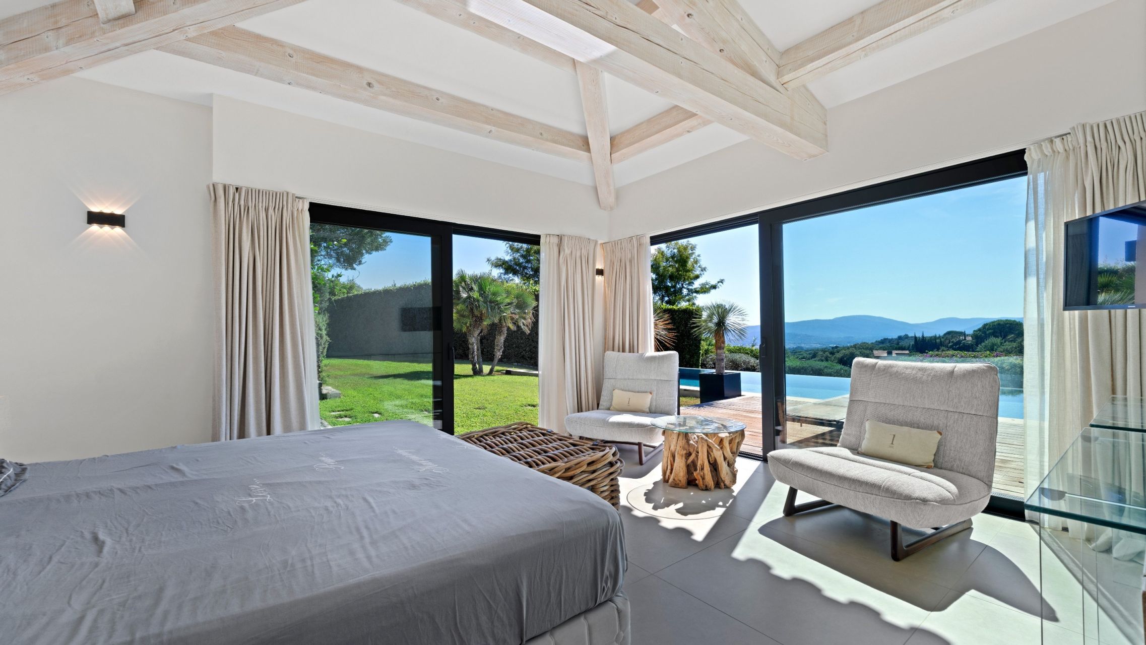 maison contemporaine 9 Pièces en vente sur GRIMAUD (83310)