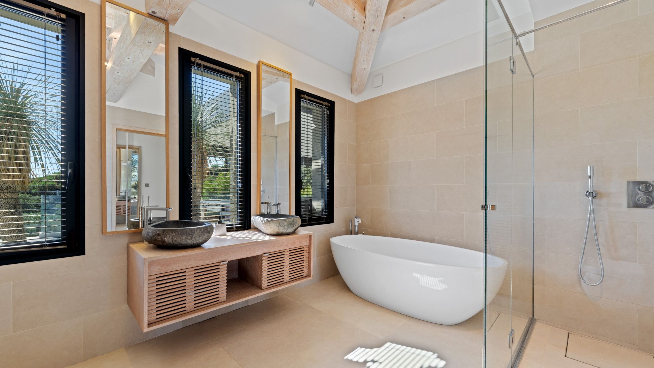 maison contemporaine 9 Pièces en vente sur GRIMAUD (83310)