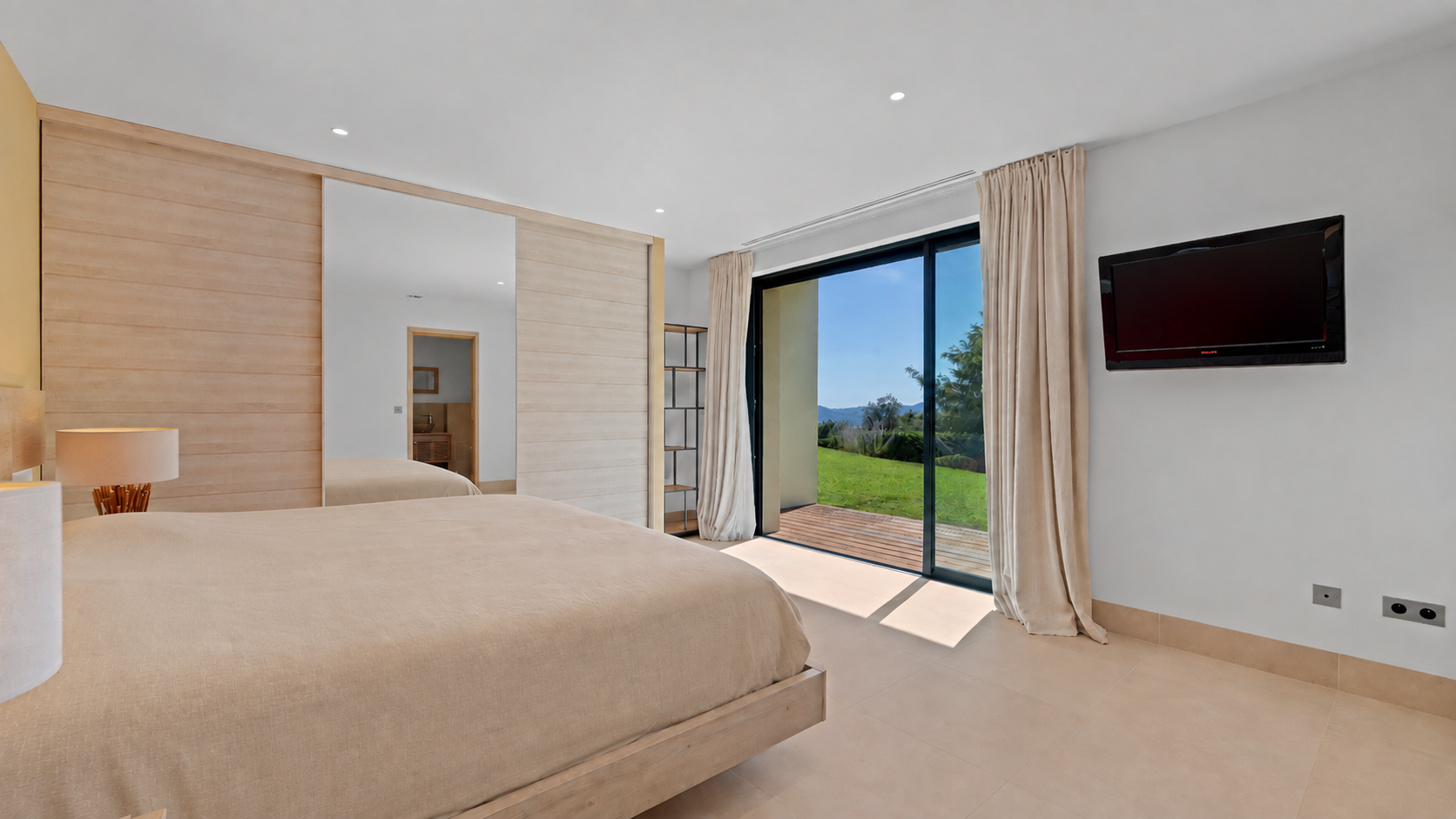 maison contemporaine 9 Pièces en vente sur GRIMAUD (83310)