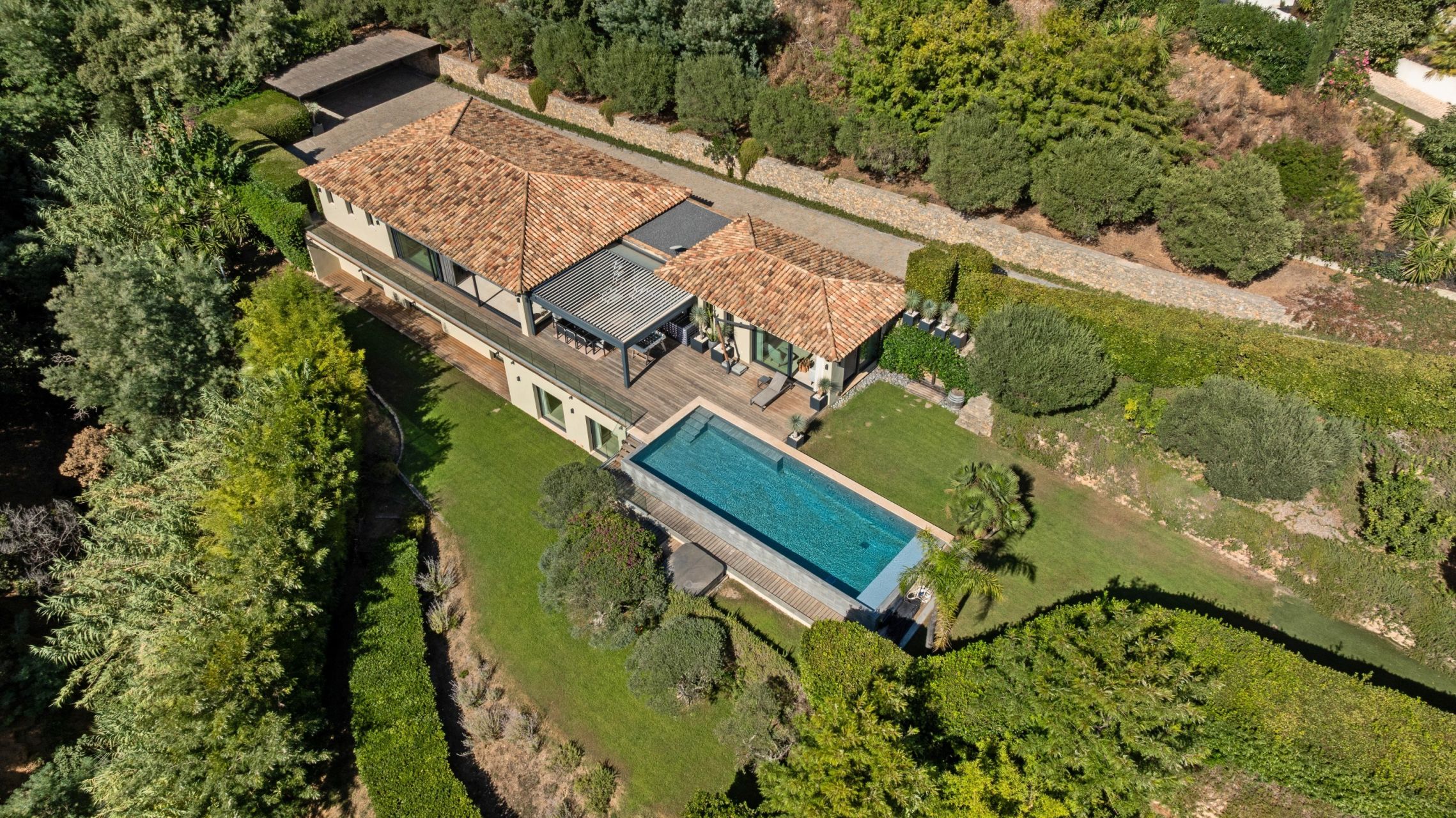 contemporary house 9 Rooms for sale on GRIMAUD (83310)