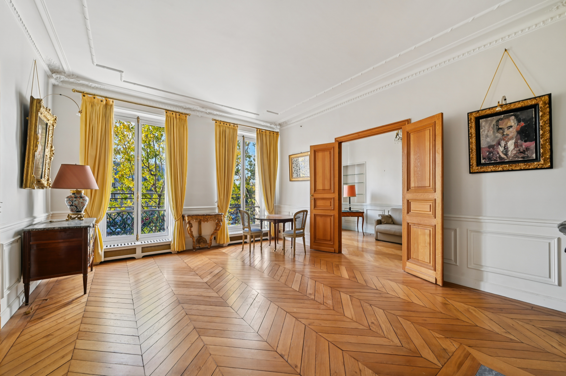 luxury apartment 5 Rooms for sale on PARIS (75004)