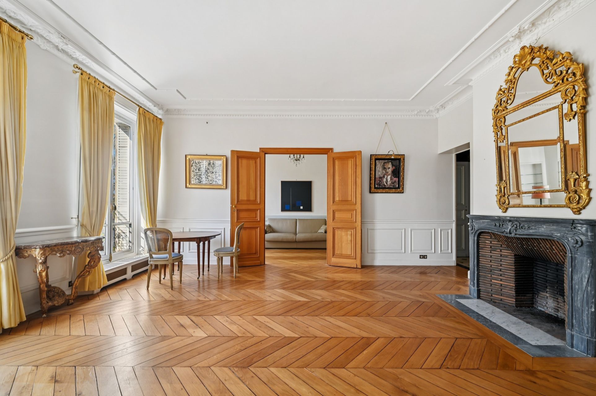 luxury apartment 5 Rooms for sale on PARIS (75004)