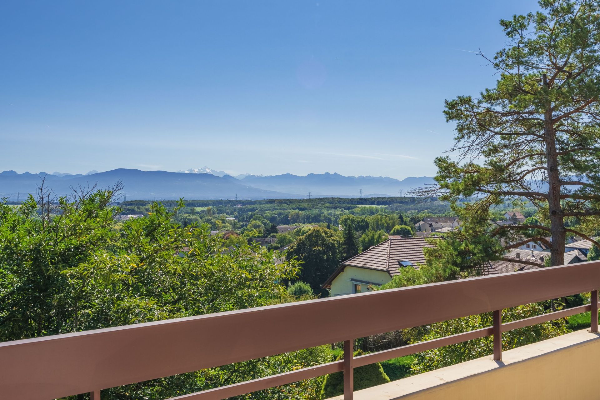luxury house 9 Rooms for sale on DIVONNE LES BAINS (01220)