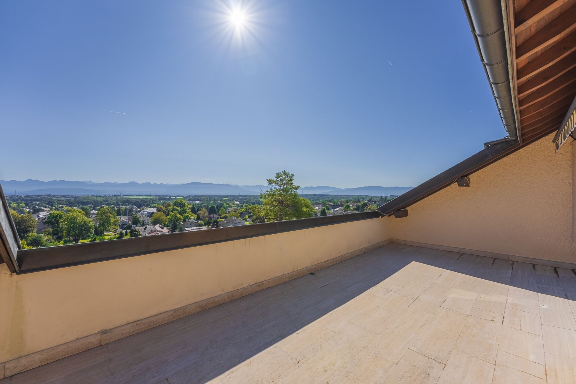 luxury house 9 Rooms for sale on DIVONNE LES BAINS (01220)