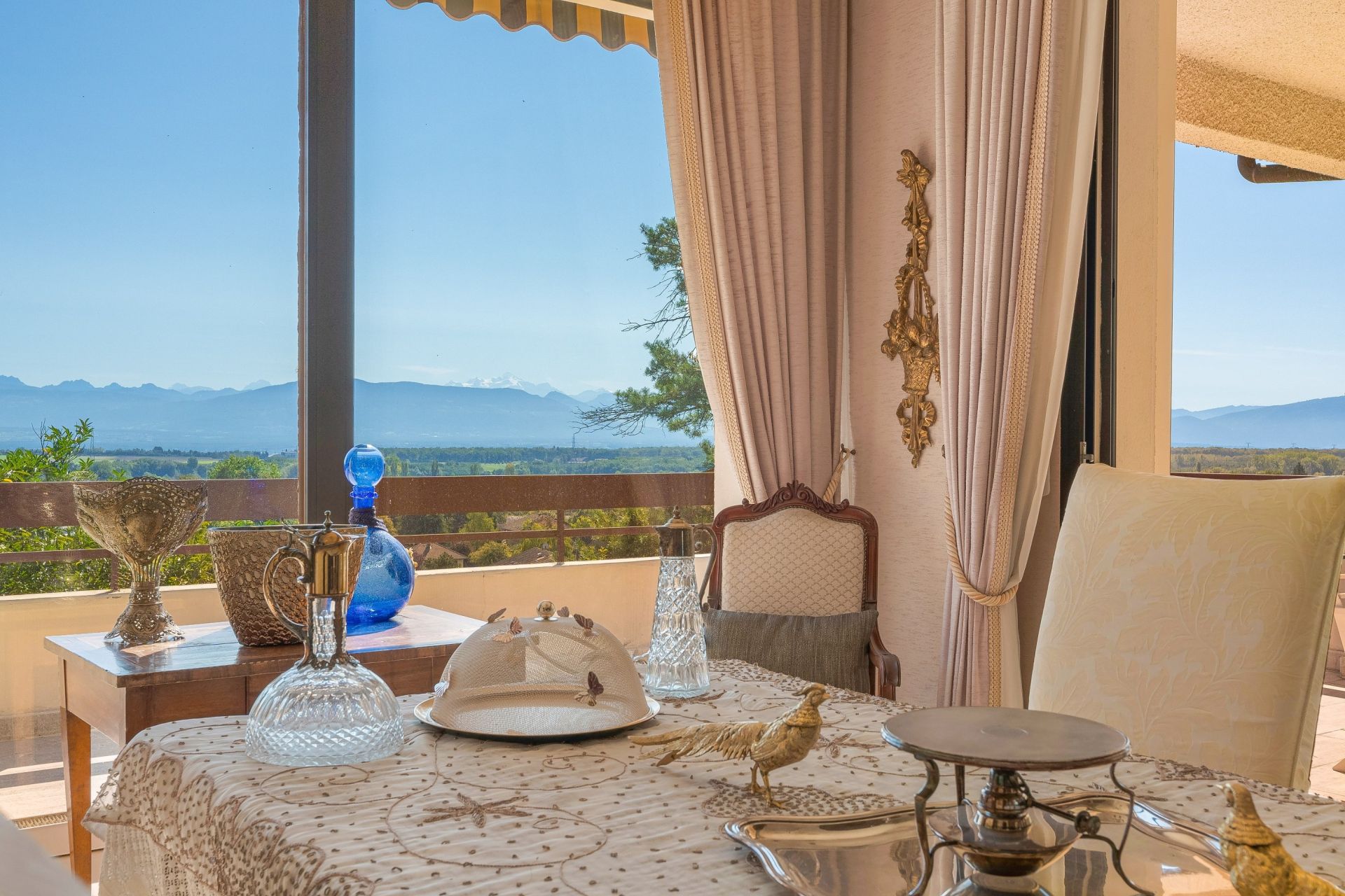 luxury house 9 Rooms for sale on DIVONNE LES BAINS (01220)