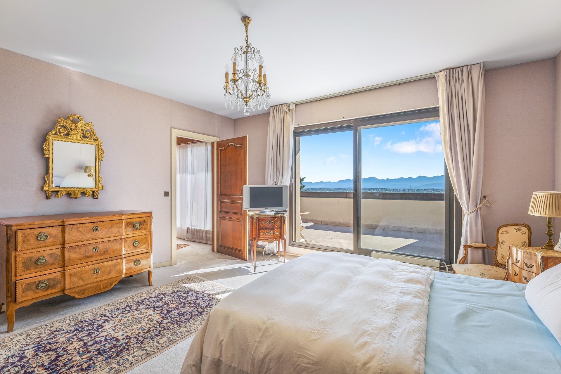 luxury house 9 Rooms for sale on DIVONNE LES BAINS (01220)