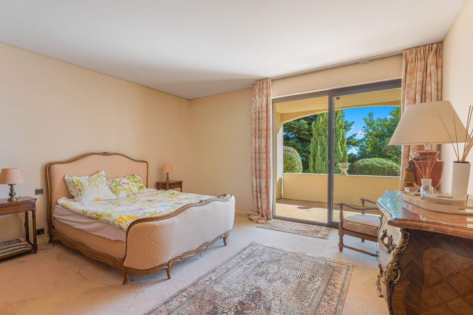 luxury house 9 Rooms for sale on DIVONNE LES BAINS (01220)