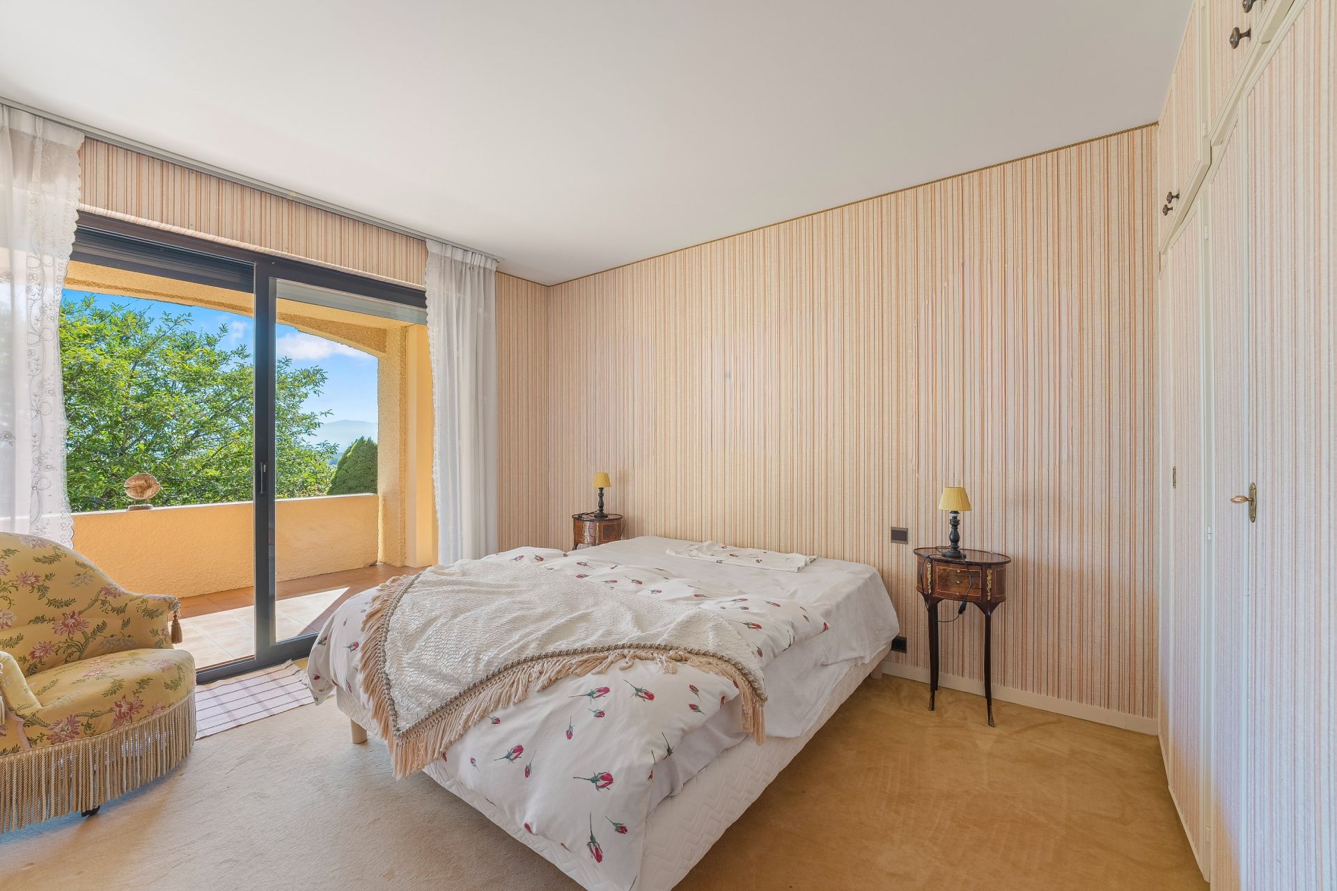 luxury house 9 Rooms for sale on DIVONNE LES BAINS (01220)