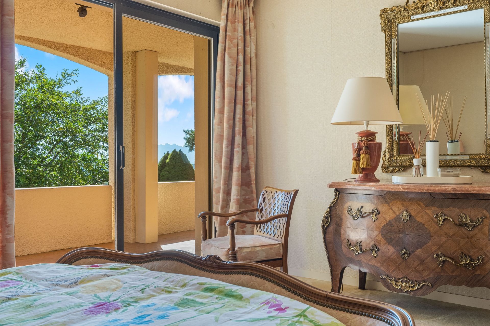 luxury house 9 Rooms for sale on DIVONNE LES BAINS (01220)