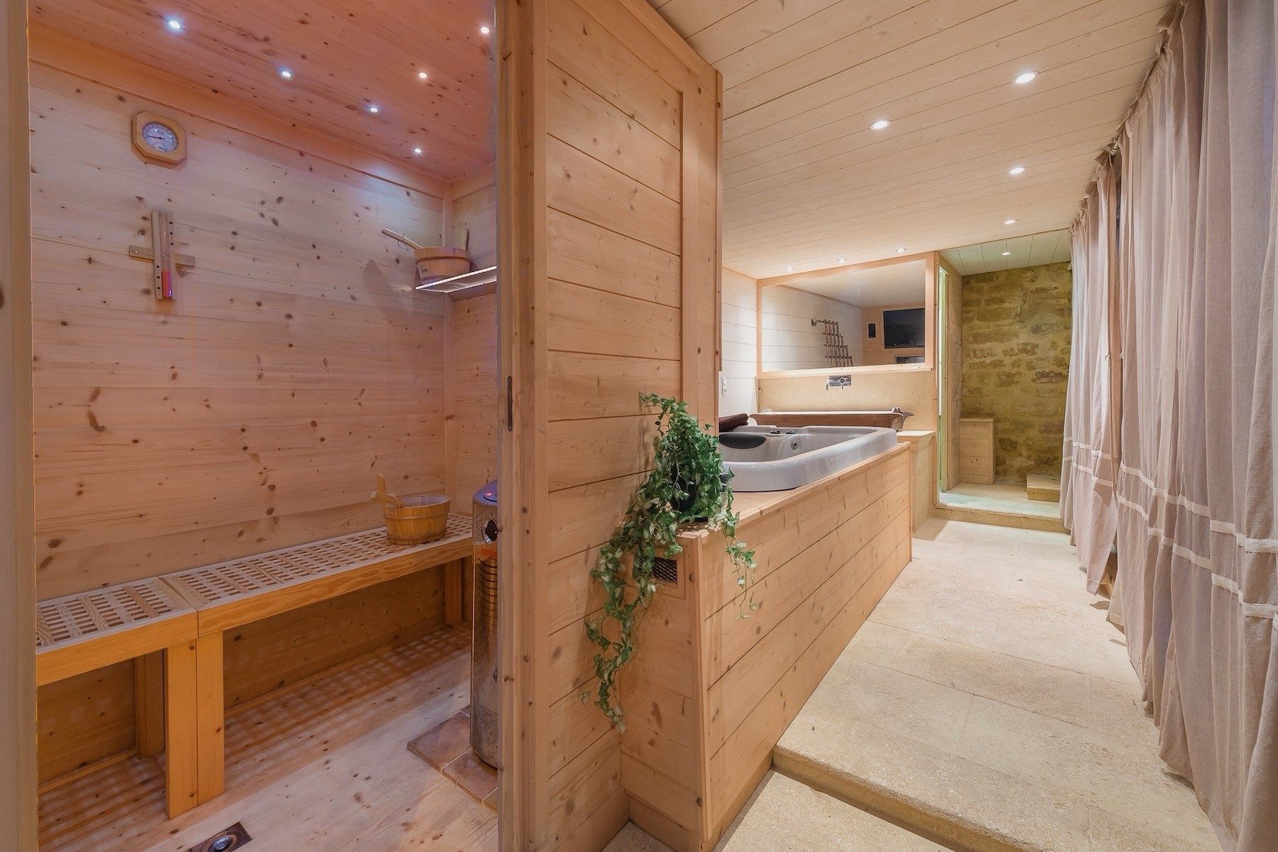 maison de luxe 10 Pièces en vente sur CASTILLON DU GARD (30210)