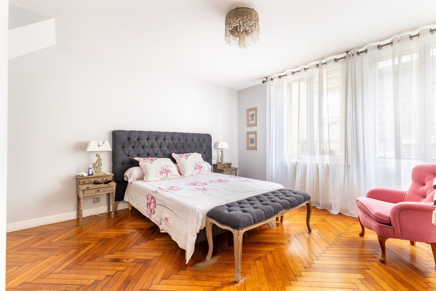 luxury house 7 Rooms for sale on BORDEAUX (33000)
