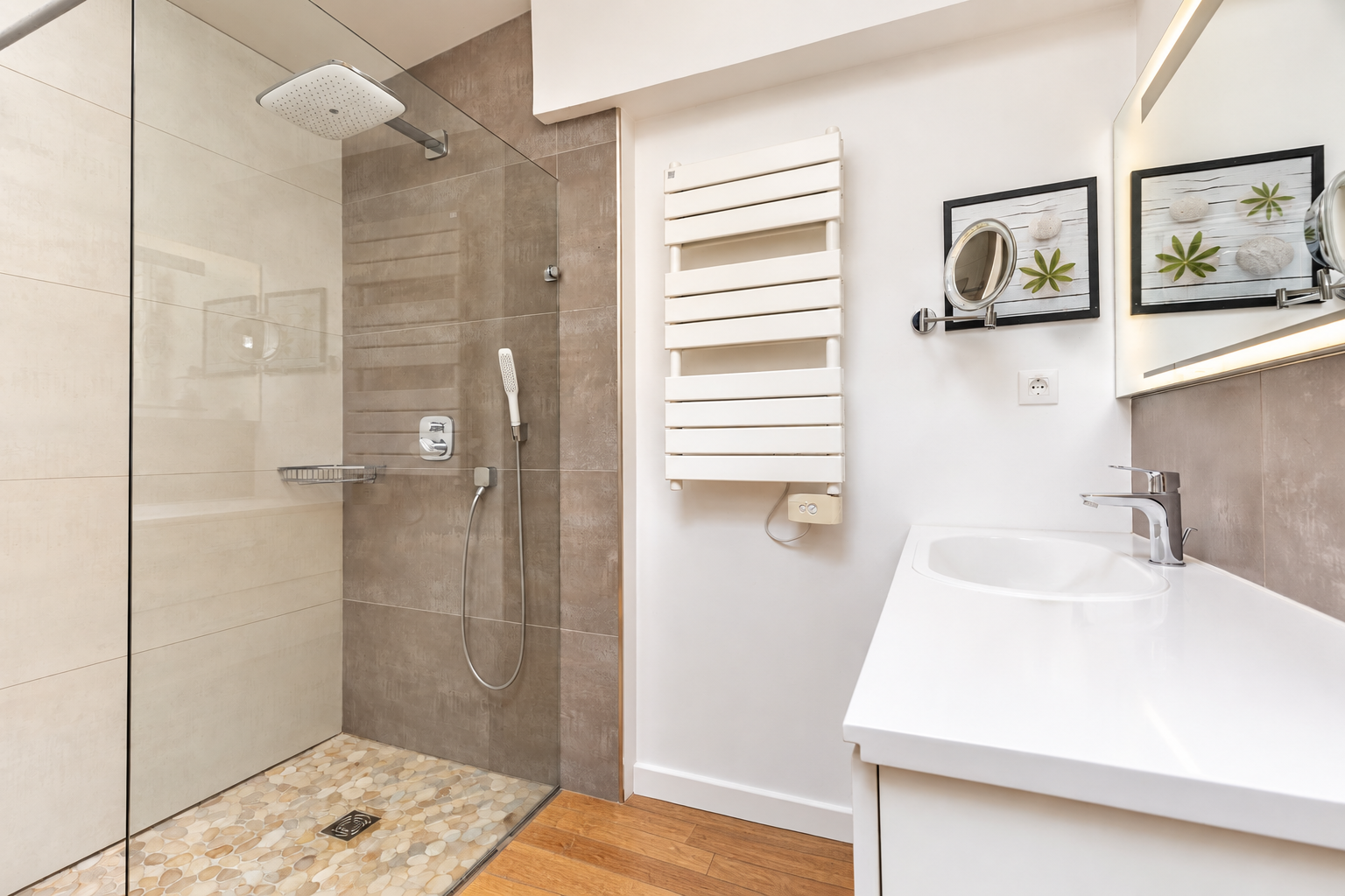 luxury house 7 Rooms for sale on BORDEAUX (33000)