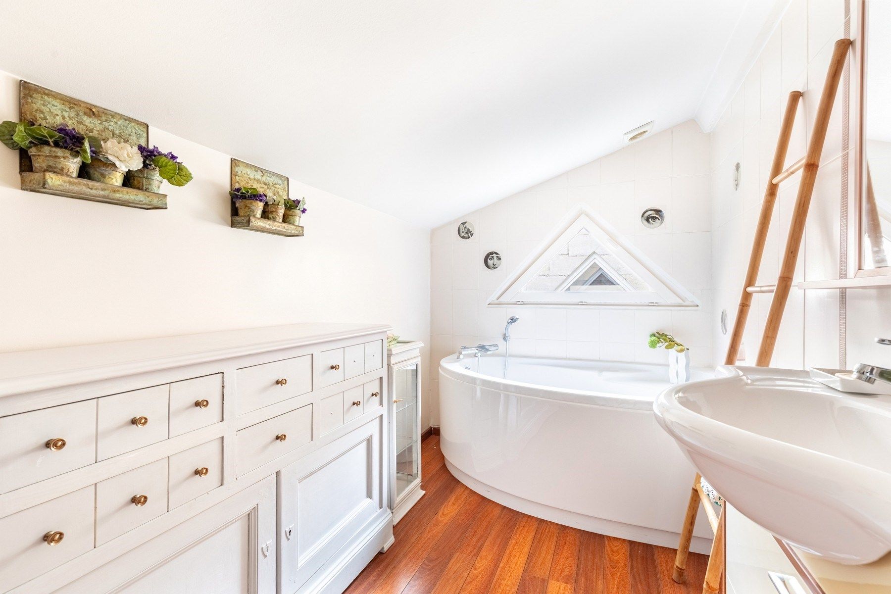 luxury house 7 Rooms for sale on BORDEAUX (33000)