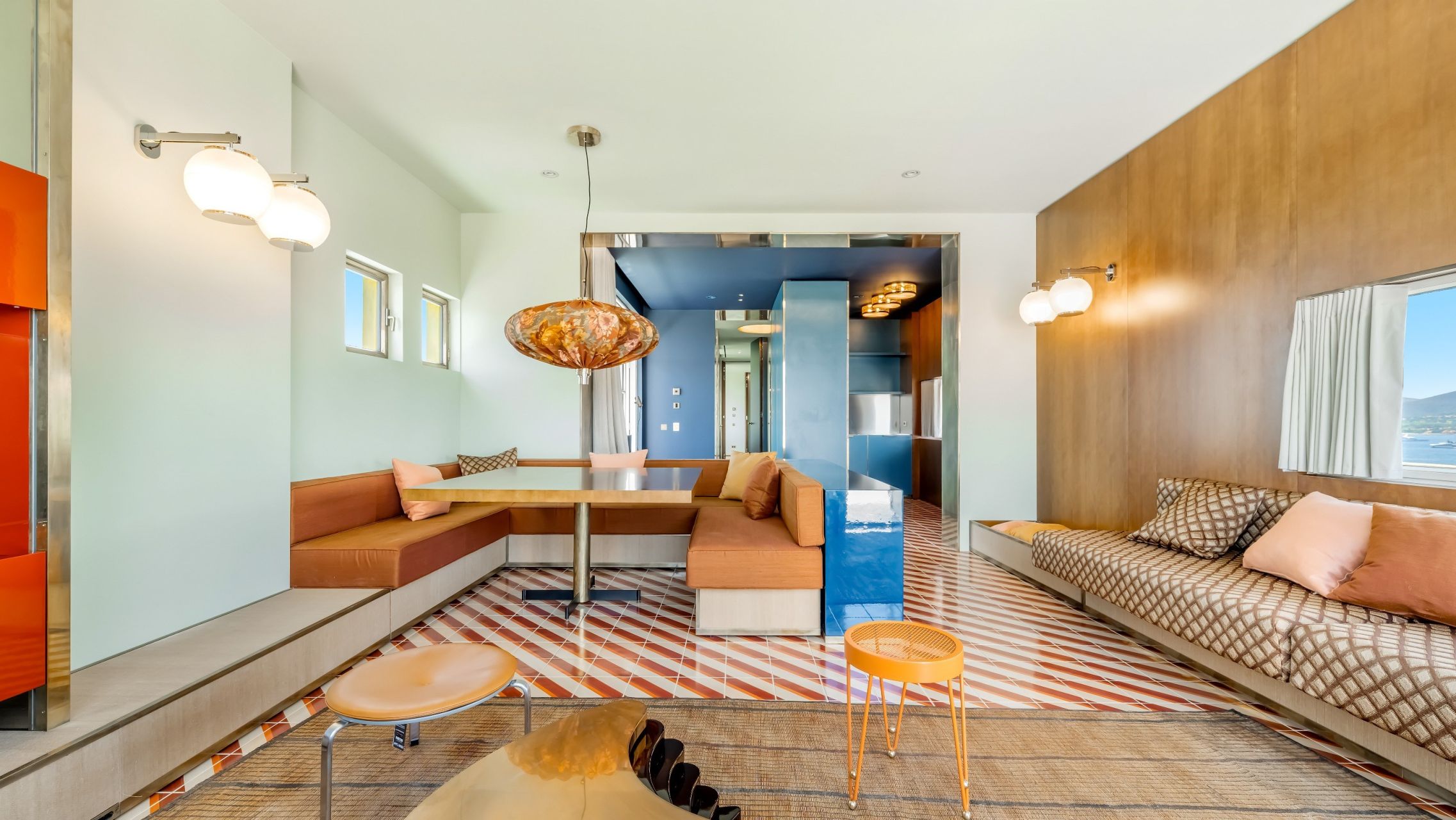 luxury apartment 4 Rooms for sale on ST TROPEZ (83990)