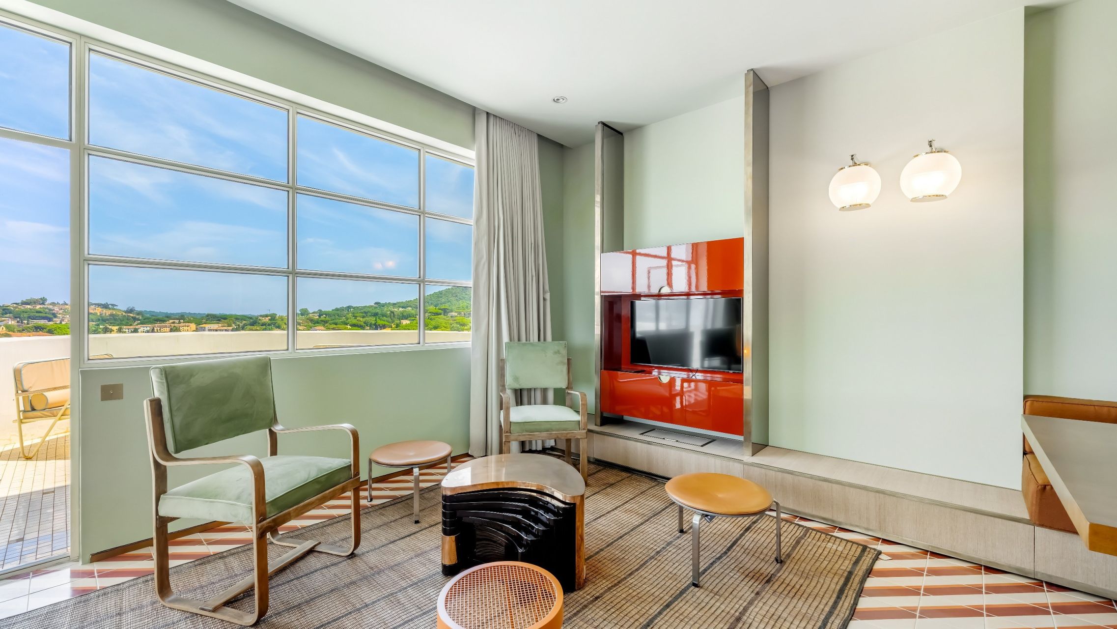 luxury apartment 4 Rooms for sale on ST TROPEZ (83990)