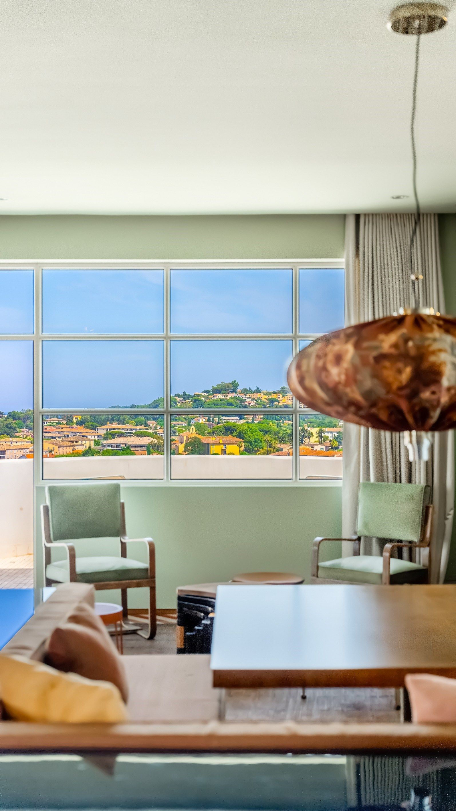 luxury apartment 4 Rooms for sale on ST TROPEZ (83990)