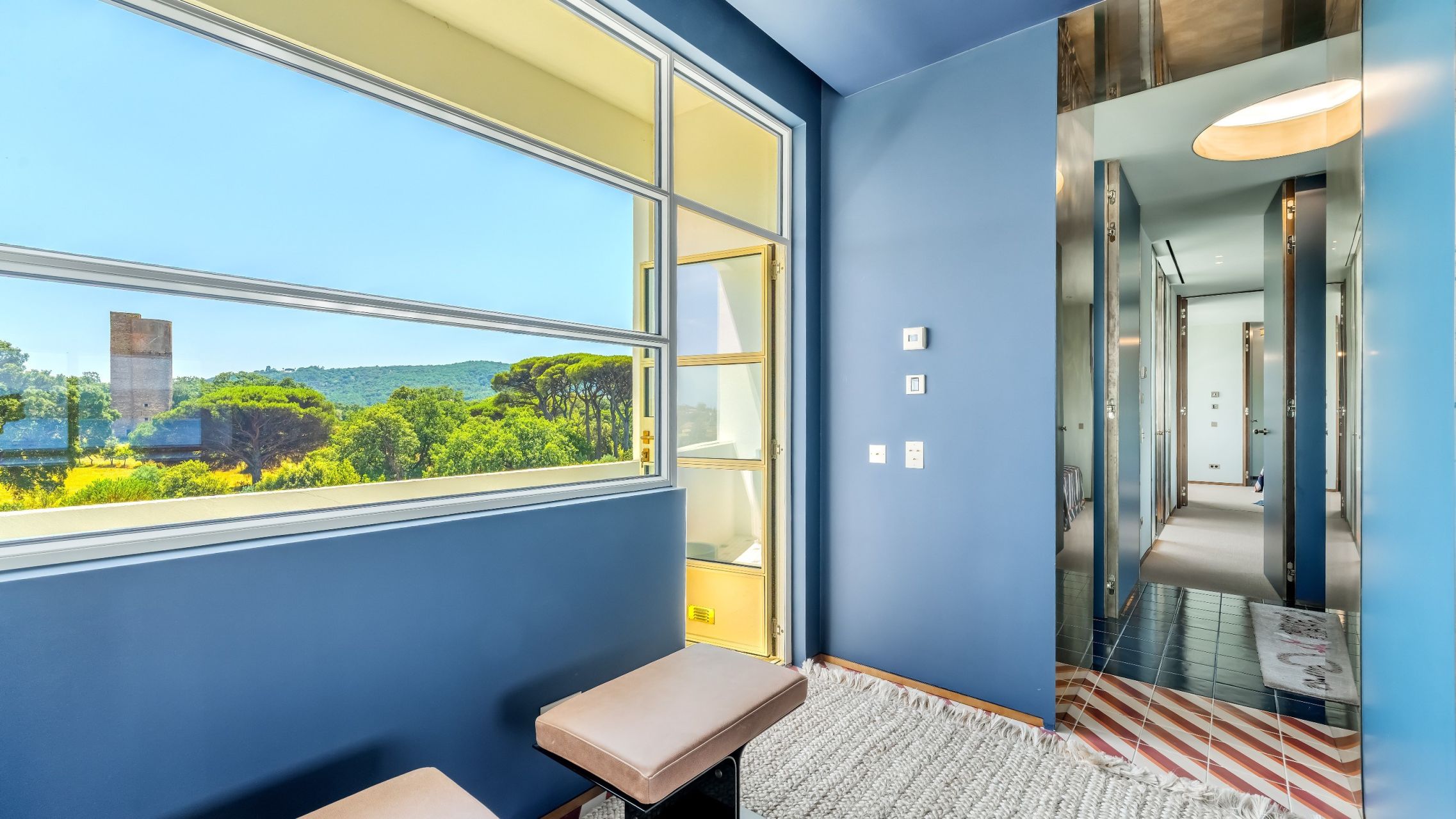 luxury apartment 4 Rooms for sale on ST TROPEZ (83990)