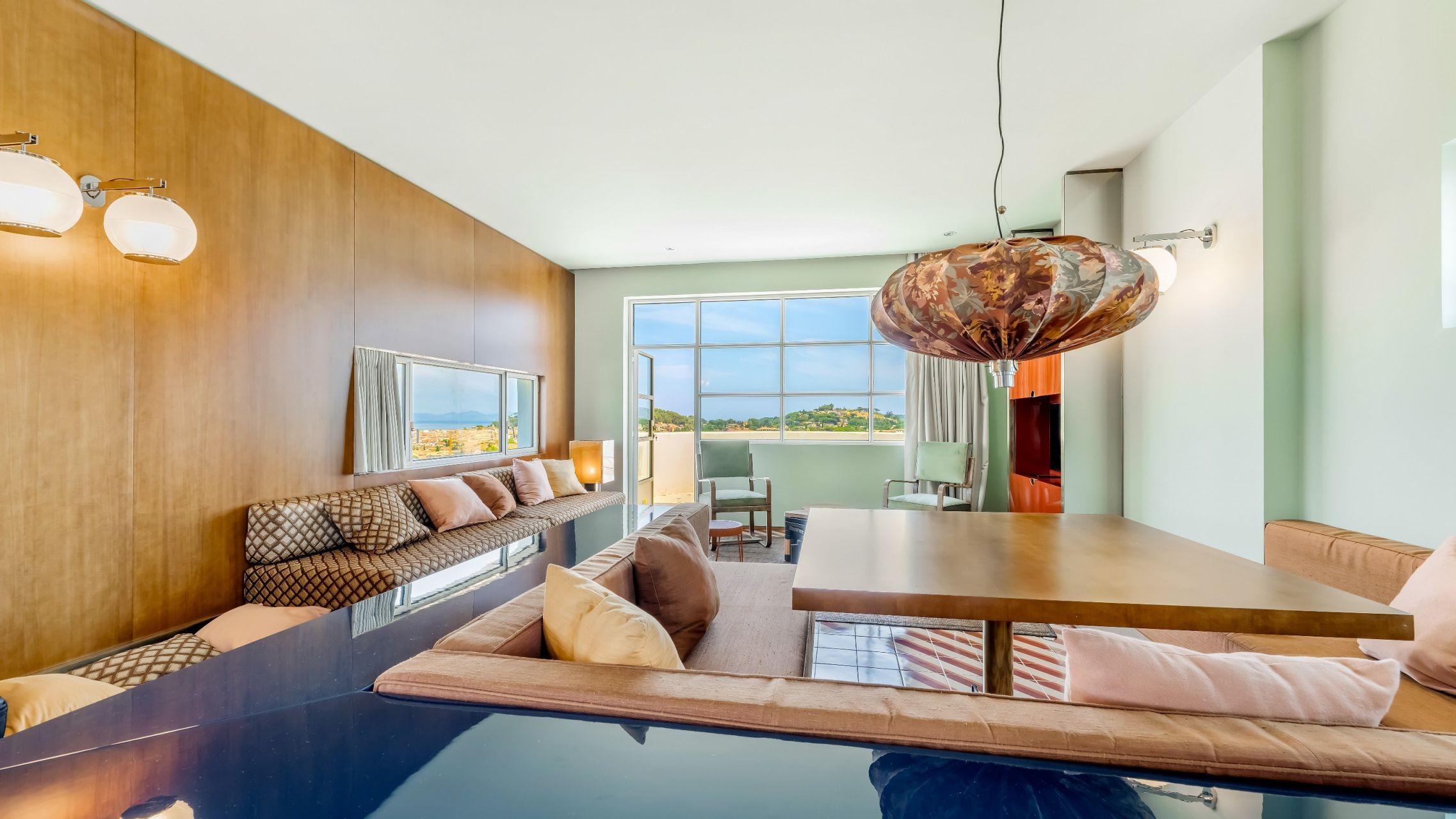 luxury apartment 4 Rooms for sale on ST TROPEZ (83990)