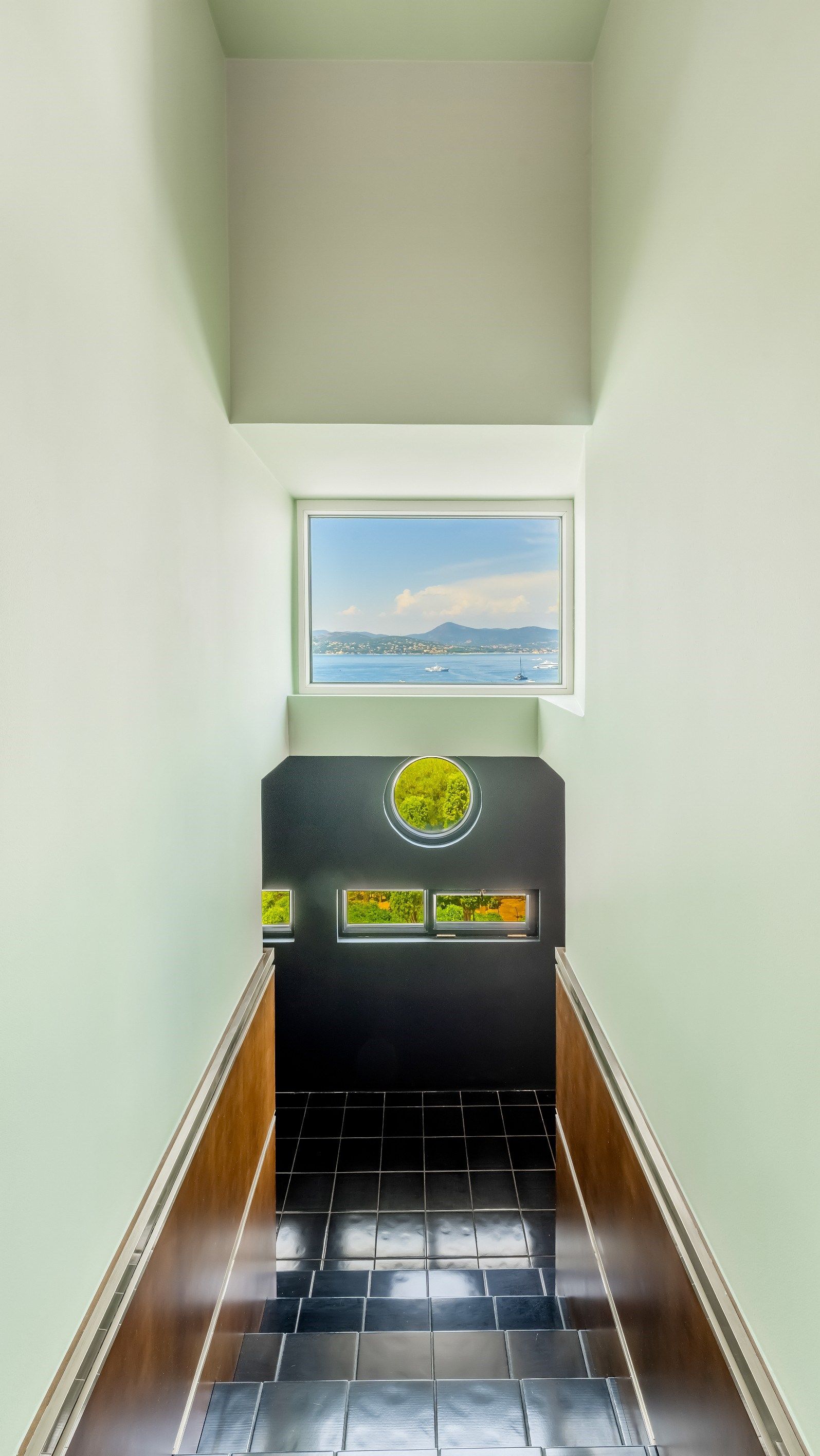 luxury apartment 4 Rooms for sale on ST TROPEZ (83990)