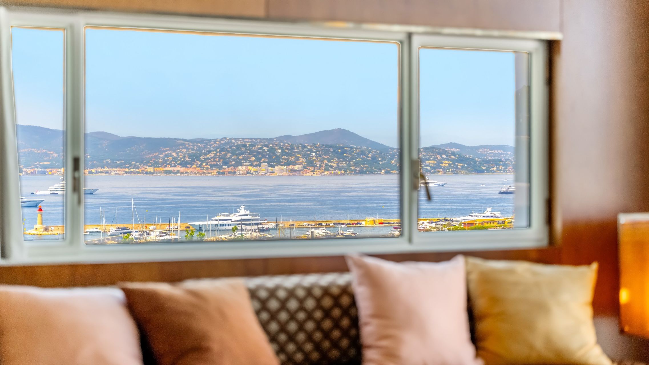 luxury apartment 4 Rooms for sale on ST TROPEZ (83990)