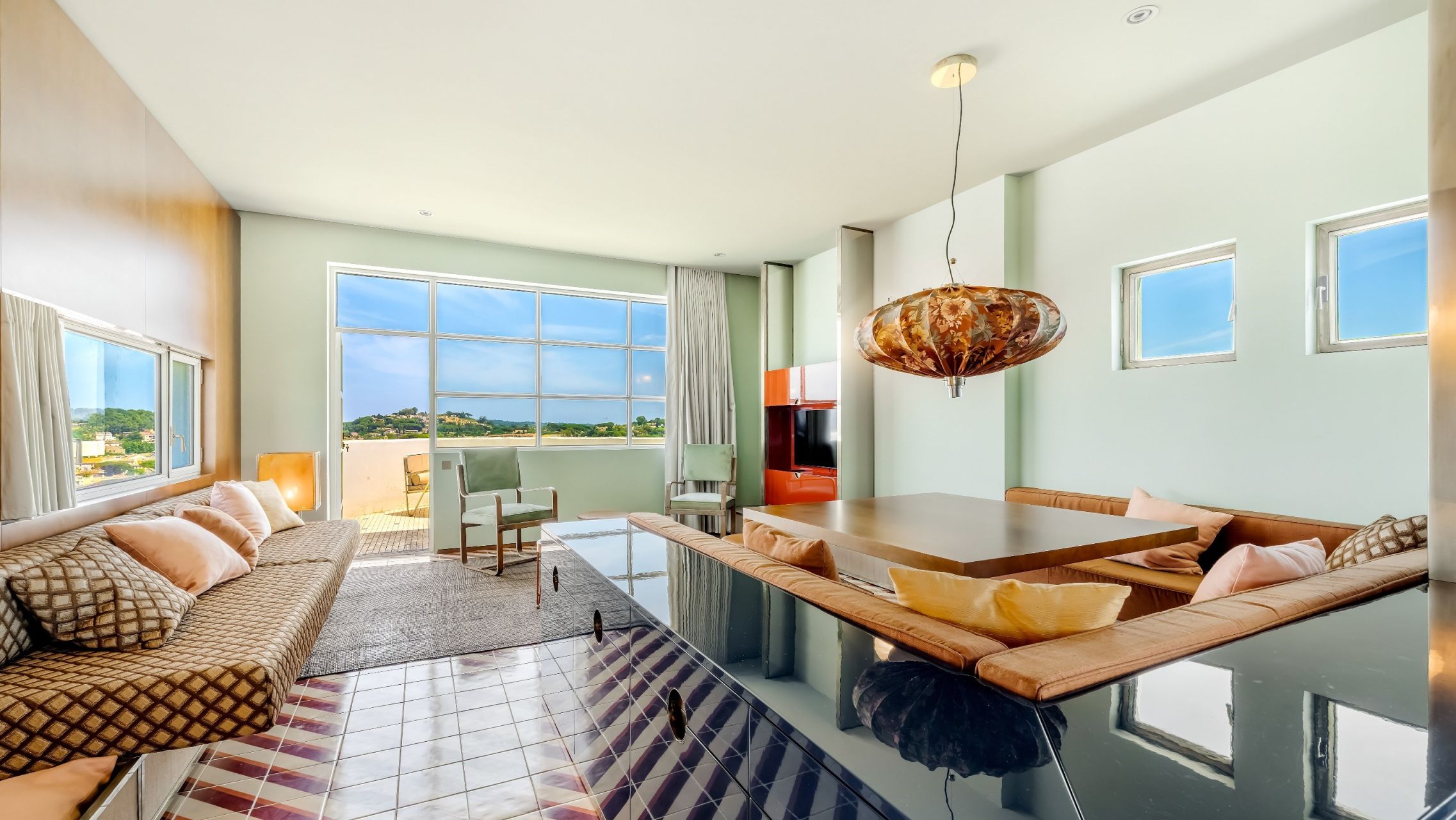 luxury apartment 4 Rooms for sale on ST TROPEZ (83990)