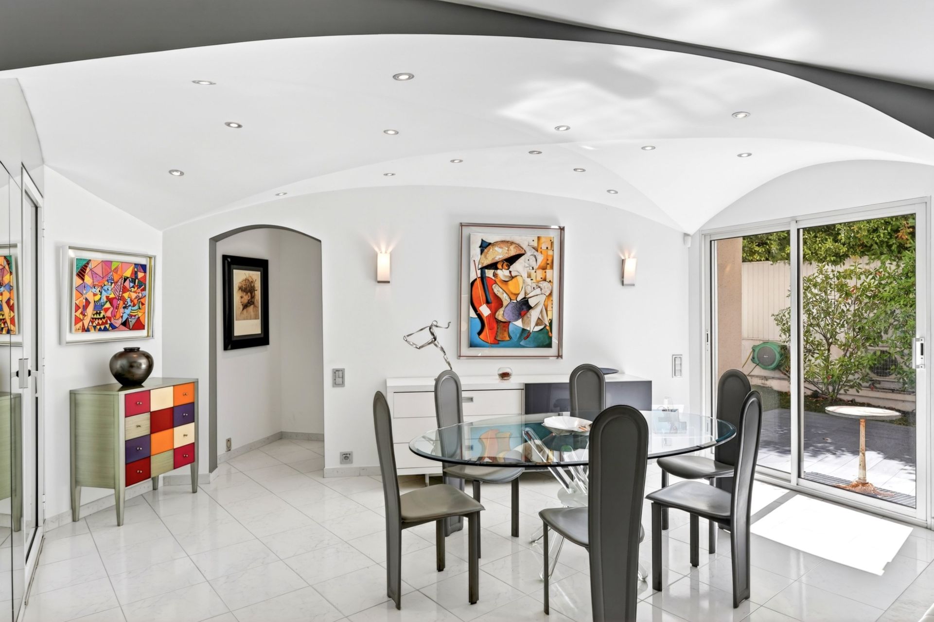 luxury house 6 Rooms for sale on MARSEILLE (13008)