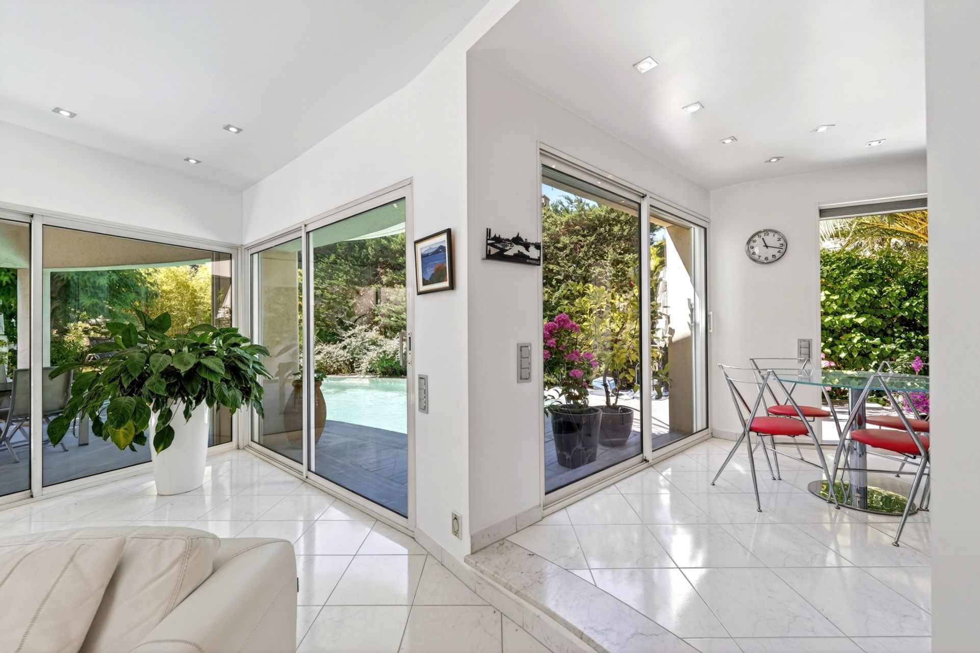 luxury house 6 Rooms for sale on MARSEILLE (13008)