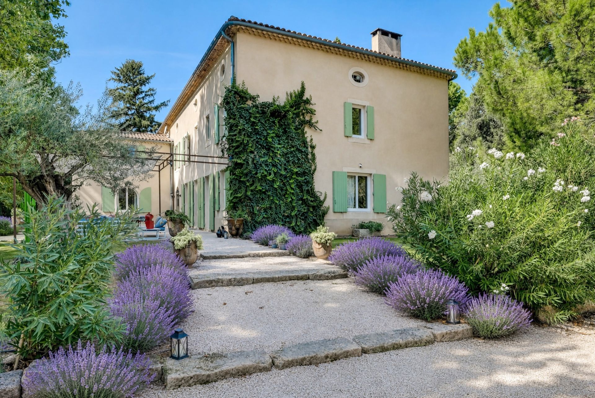 luxury house 12 Rooms for sale on AIX EN PROVENCE (13100)