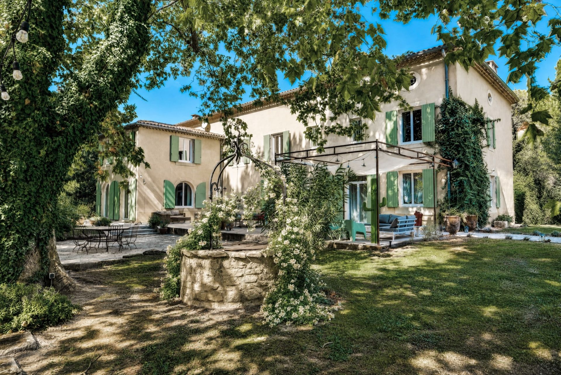 luxury house 12 Rooms for sale on AIX EN PROVENCE (13100)