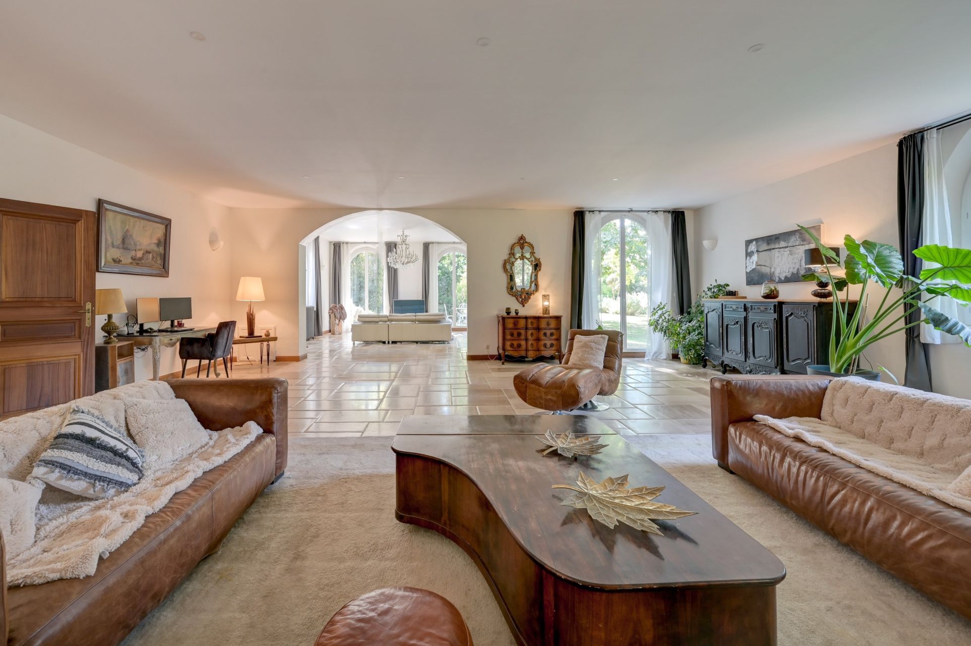 luxury house 12 Rooms for sale on AIX EN PROVENCE (13100)