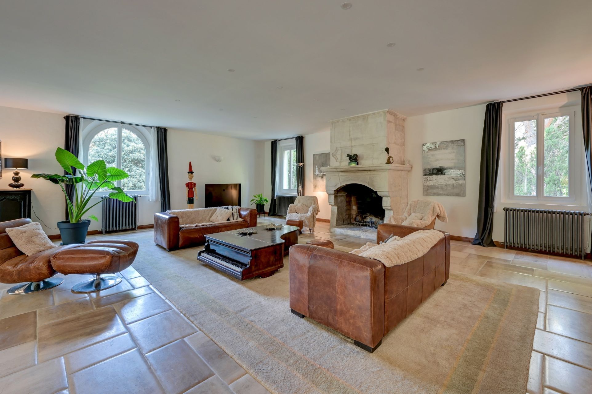 luxury house 12 Rooms for sale on AIX EN PROVENCE (13100)