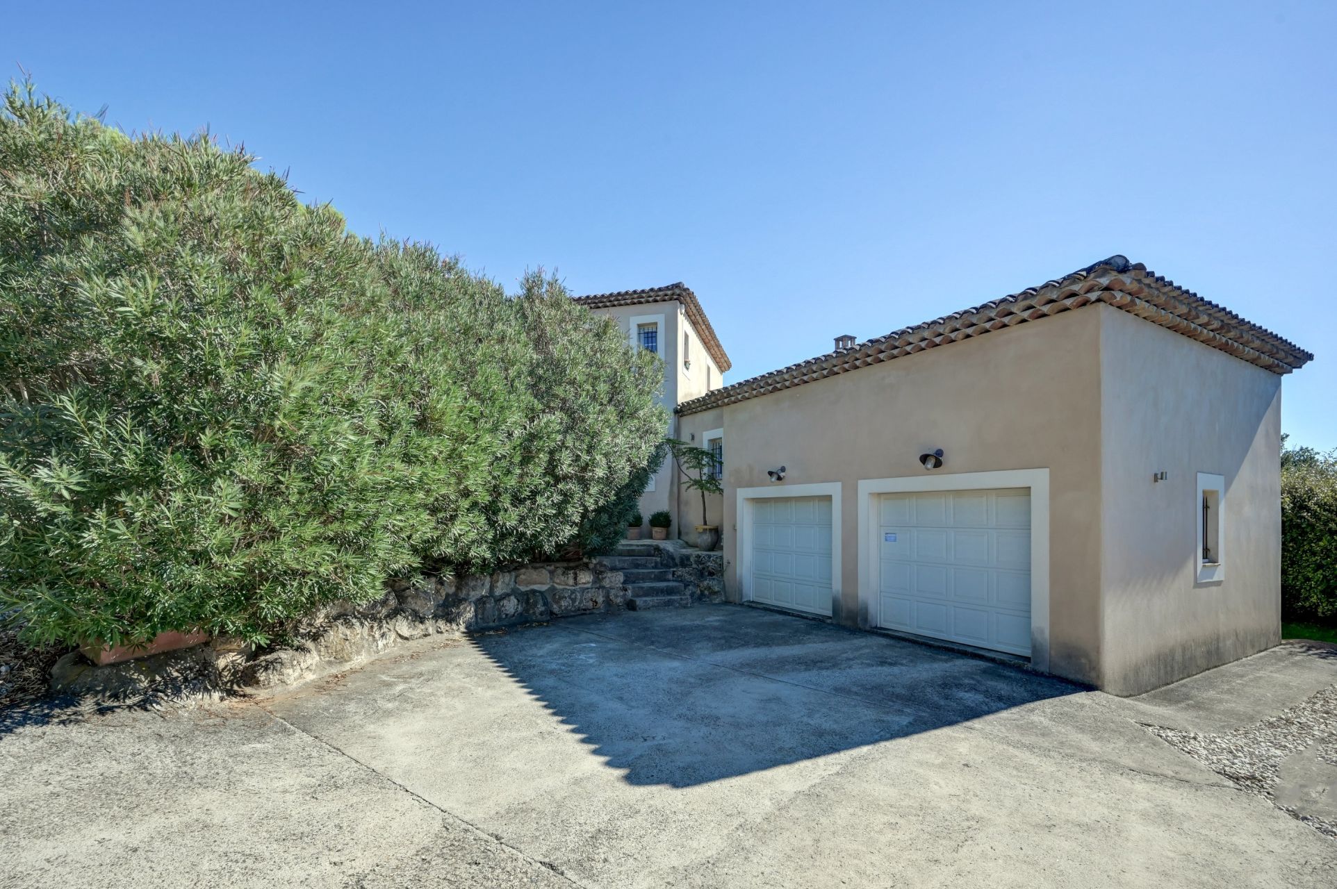 luxury house 5 Rooms for sale on AIX EN PROVENCE (13100)