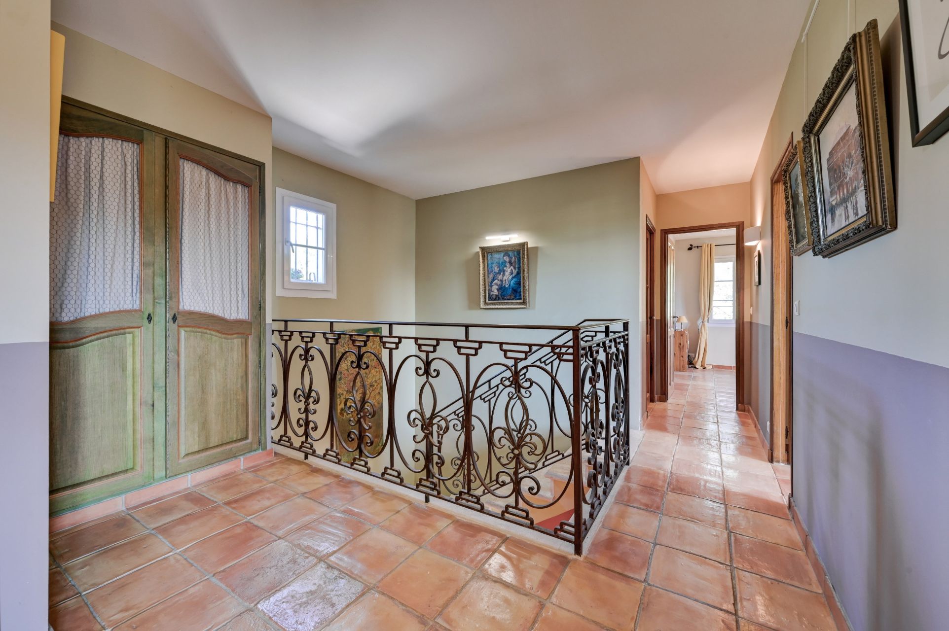 luxury house 5 Rooms for sale on AIX EN PROVENCE (13100)