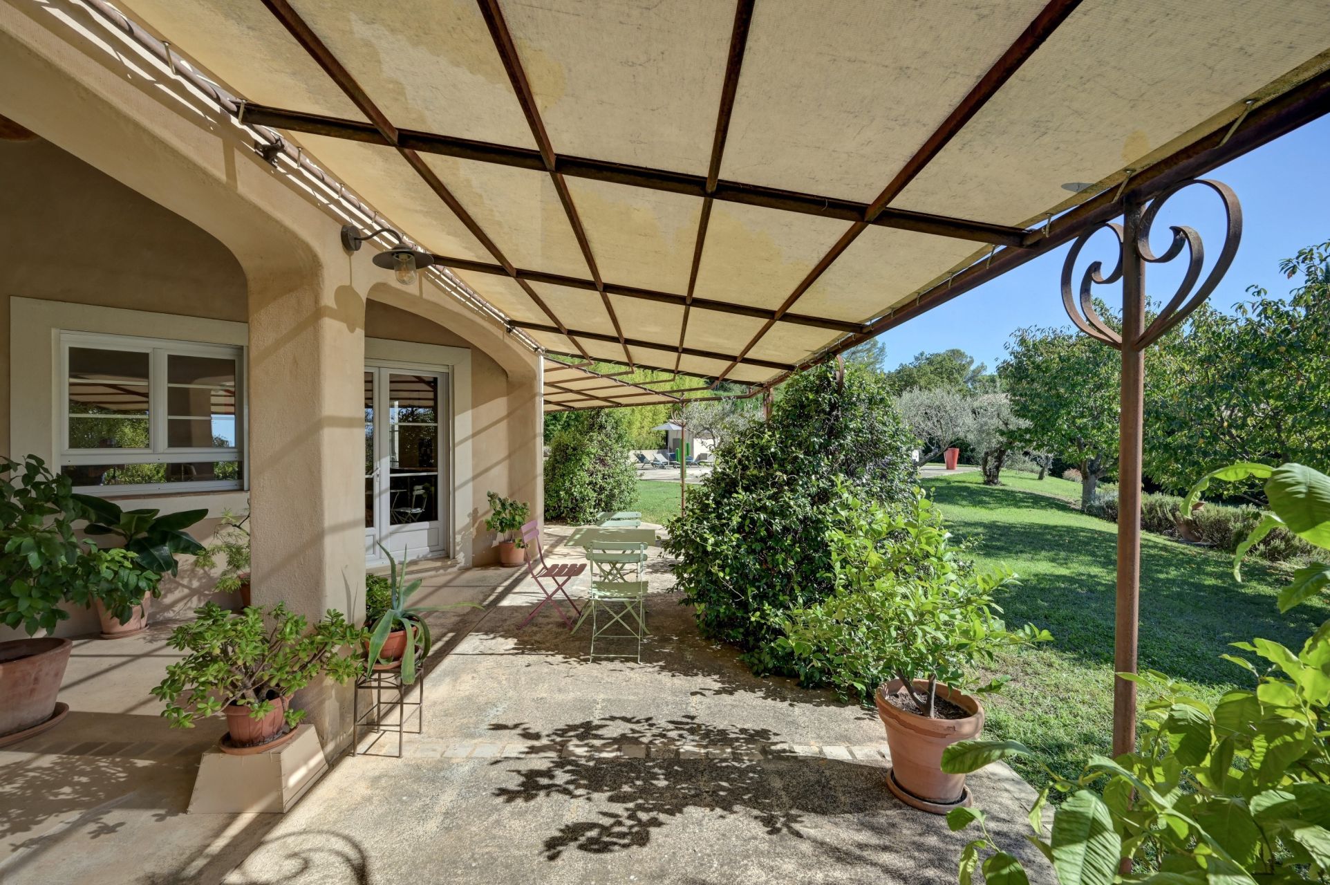 luxury house 5 Rooms for sale on AIX EN PROVENCE (13100)