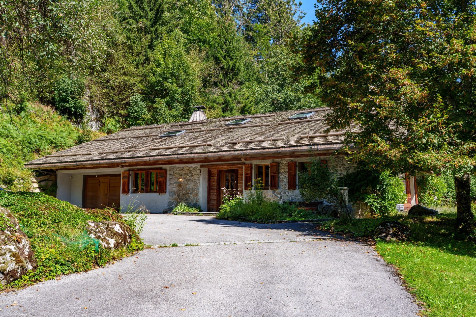 luxury chalet 12 Rooms for sale on CHAMONIX MONT BLANC (74400)