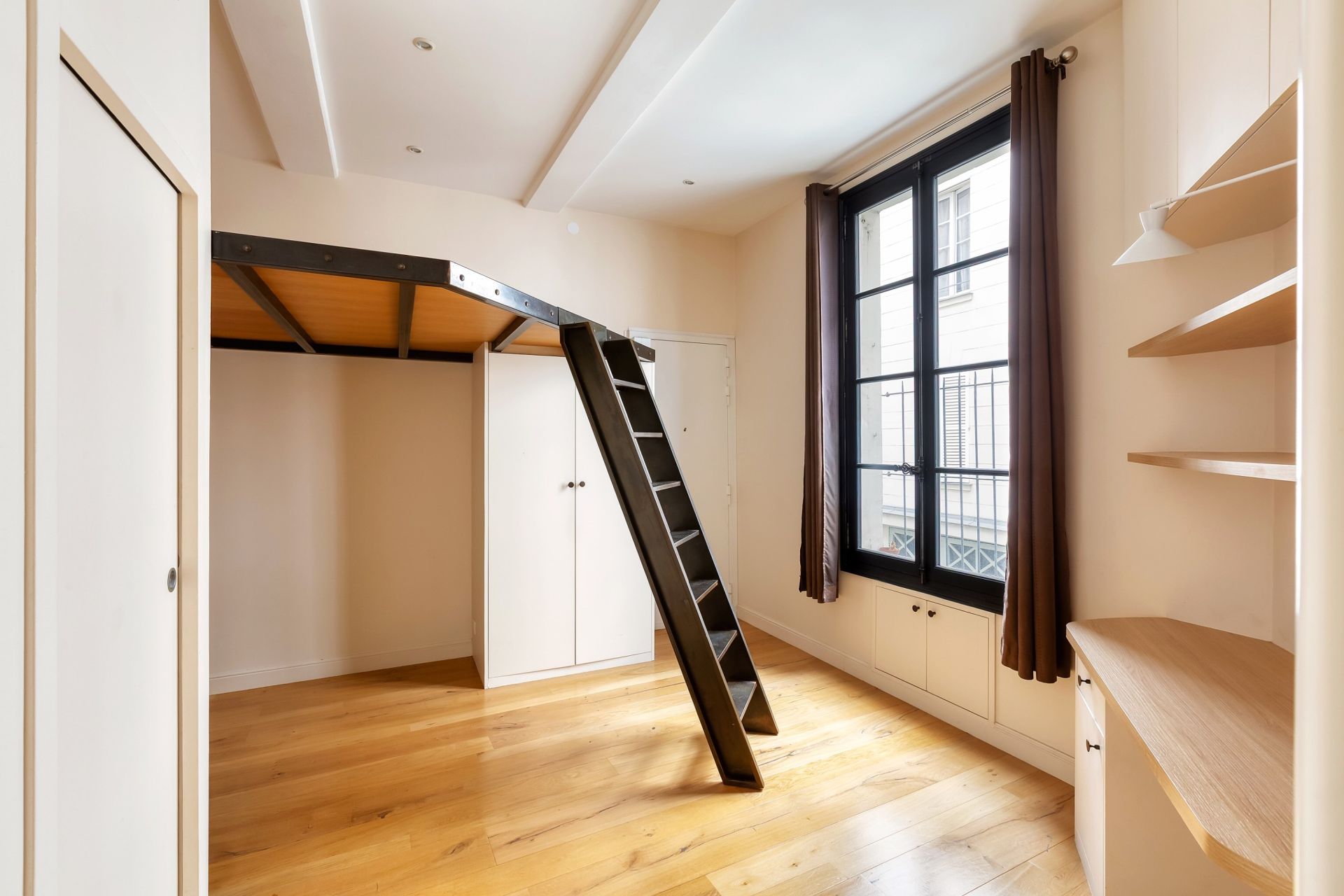 luxury apartment 6 Rooms for sale on PARIS (75006)