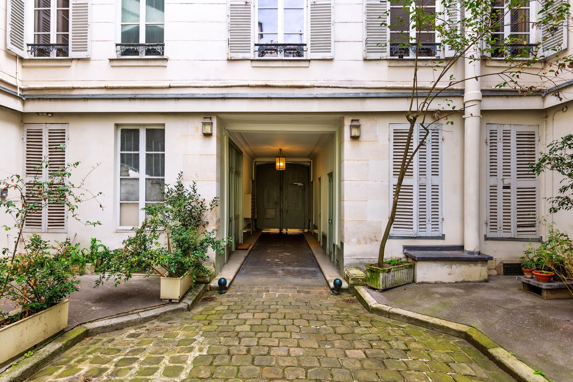 luxury apartment 6 Rooms for sale on PARIS (75006)