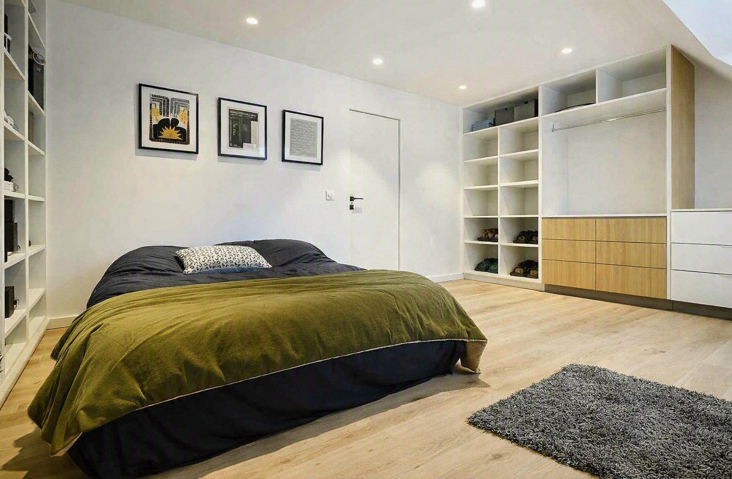 luxury house 8 Rooms for sale on CROIX (59170)