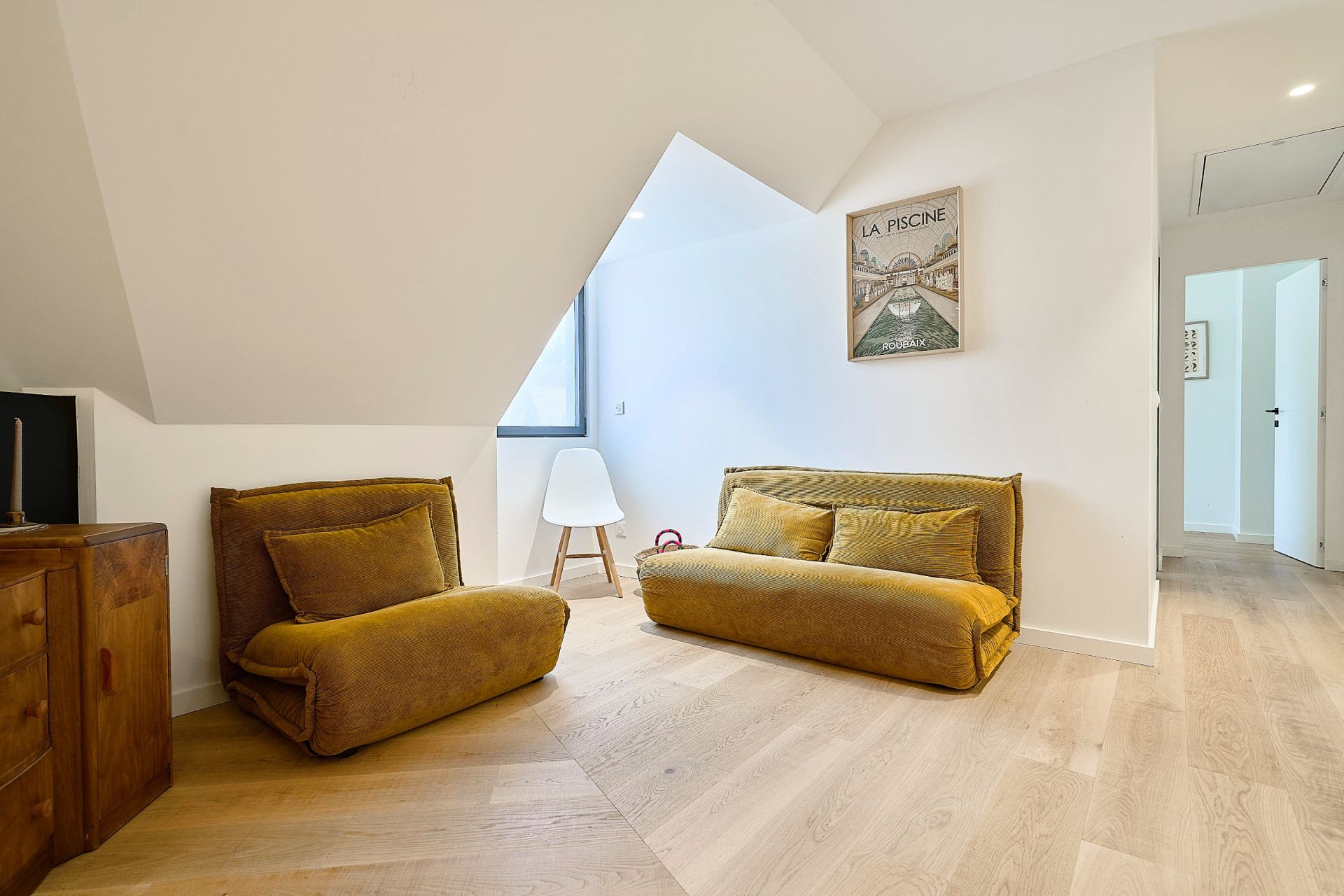 luxury house 8 Rooms for sale on CROIX (59170)