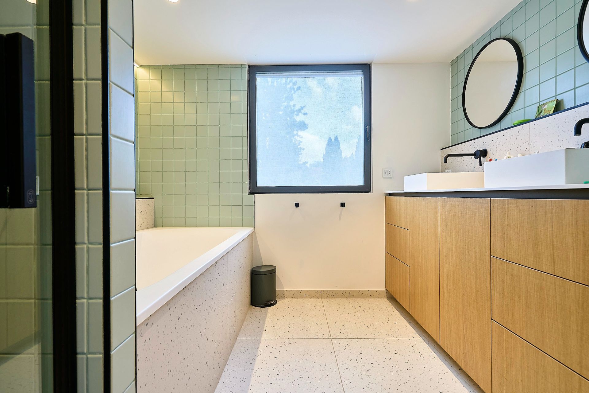 luxury house 8 Rooms for sale on CROIX (59170)